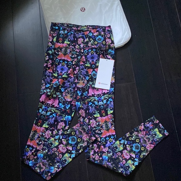 LULULEMON SWIFT SPEED HR LEGGINGS 28” in FLOWERSCOPE BLACK SZ 2 NWT - Picture 1 of 6